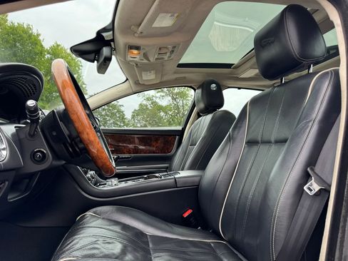 Used 2014 Jaguar XJ L Portfolio RWD image 16
