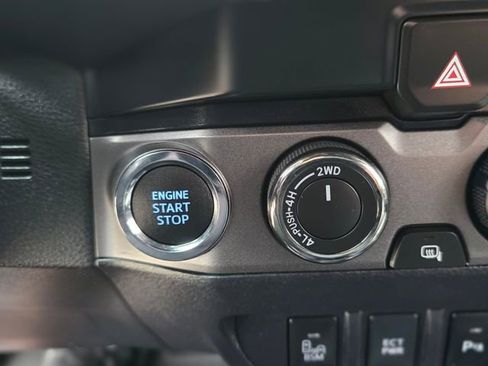 Used 2021 Toyota Tacoma TRD Sport w/ Technology Package AWD/4WD image 34