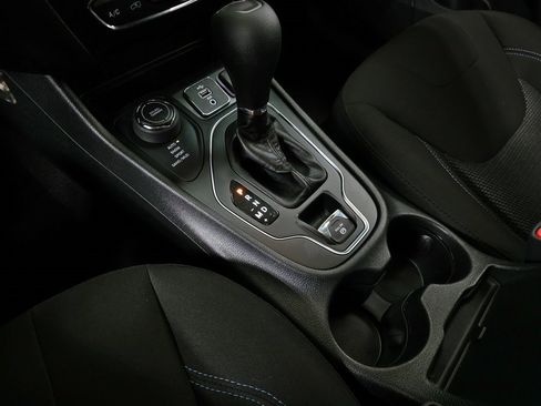 Used 2019 Jeep Cherokee Latitude w/ Popular Appearance Group image 26