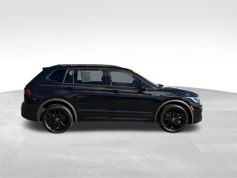 Used 2022 Volkswagen Tiguan SE R-Line image 9