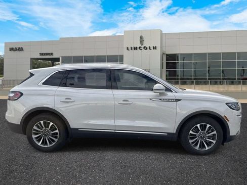 Used 2022 Lincoln Nautilus FWD w/ Premium Package image 2