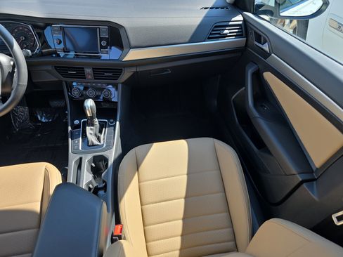 Used 2021 Volkswagen Jetta SE w/ SE Cold Weather Package image 18