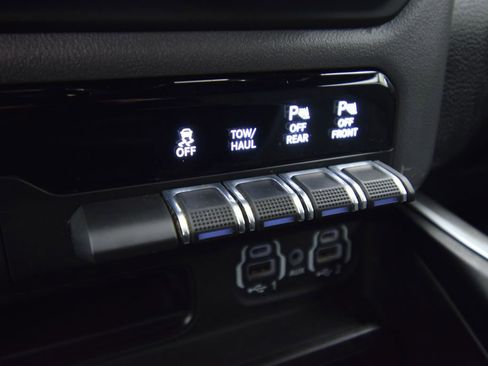 Certified 2022 RAM 1500 Big Horn w/ Night Edition image 34