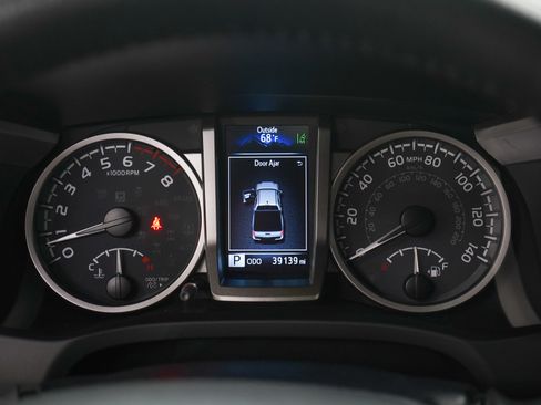 Used 2022 Toyota Tacoma Limited AWD/4WD image 22