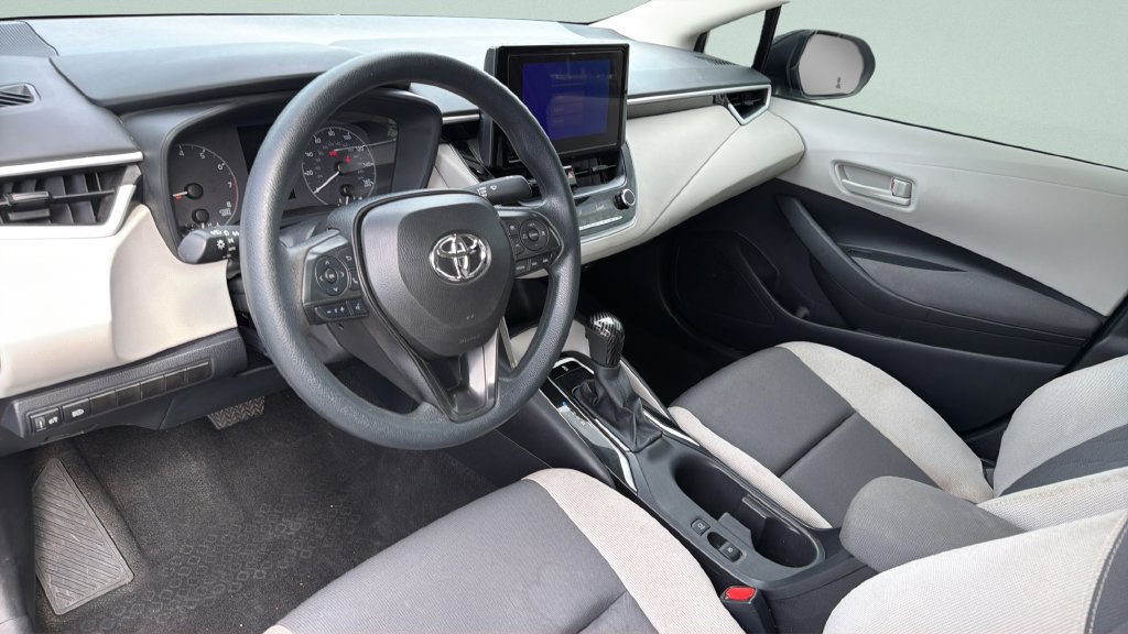 Used 2025 Toyota Corolla LE FWD image 27