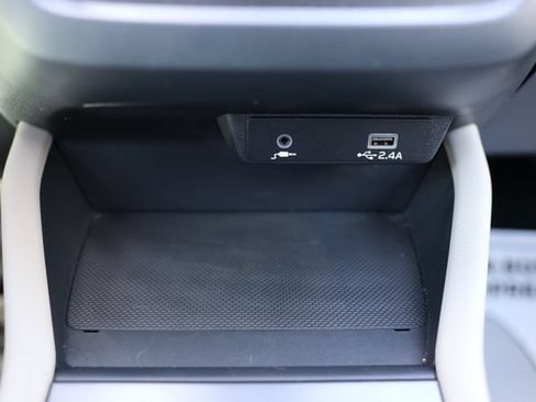 Certified 2025 Subaru Forester AWD/4WD image 32
