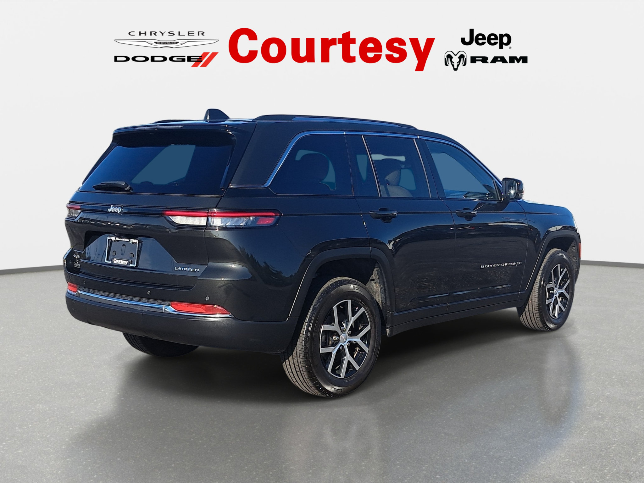 Certified 2023 Jeep Grand Cherokee Limited w/ Trailer Tow Prep Group (B) AWD/4WD image 4