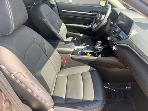 Used 2023 Nissan Altima 2.5 SL AWD/4WD image 25