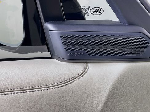 Used 2025 Land Rover Range Rover SV image 19