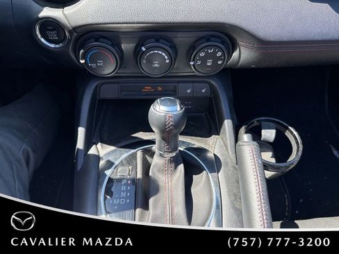 Used 2018 MAZDA MX-5 Miata Club RWD image 13