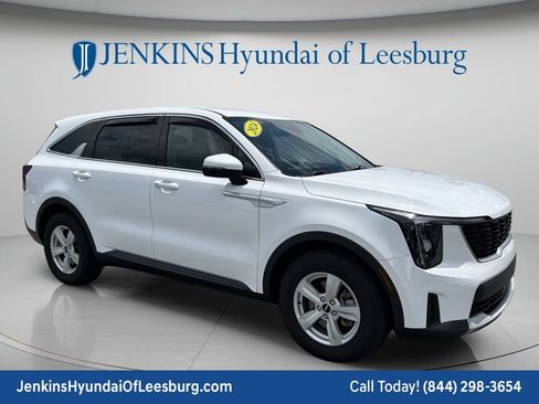 Used 2024 Kia Sorento LX FWD image 1