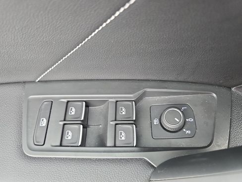 Certified 2024 Volkswagen Tiguan SE FWD image 29