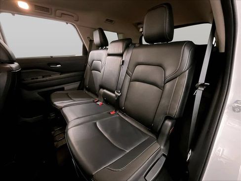 Used 2023 Nissan Pathfinder SL w/ Black Appearance Package AWD/4WD image 25
