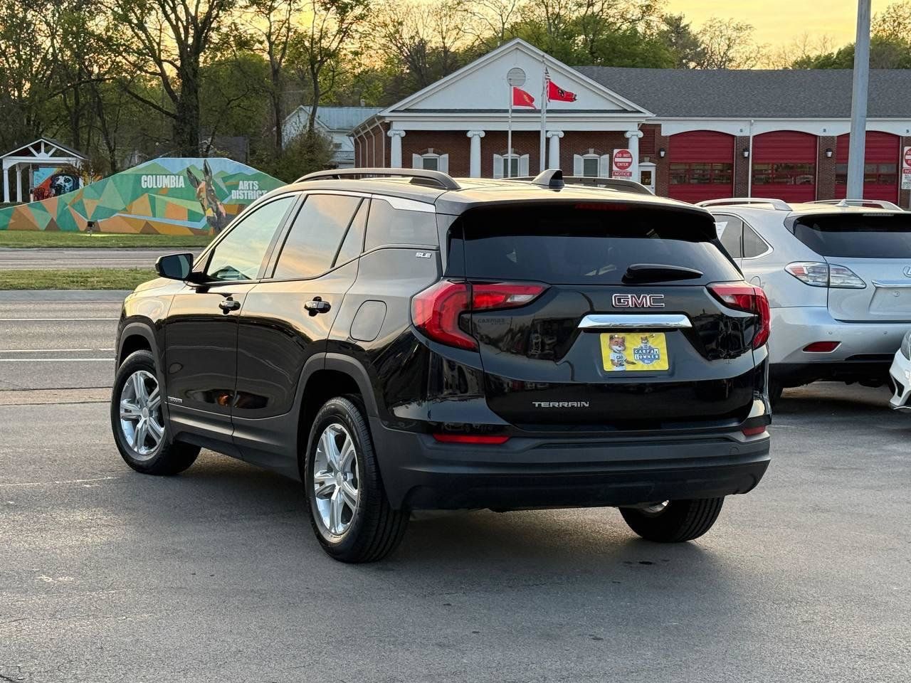 Used 2020 GMC Terrain SLE w/ Driver Convenience Package FWD image 4