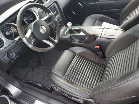 Used 2010 Ford Mustang Shelby GT500 RWD image 9