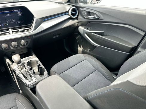 Used 2024 Chevrolet Trax LS w/ LS Convenience Package image 13