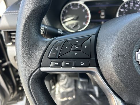 Used 2025 Nissan Sentra SV FWD image 25