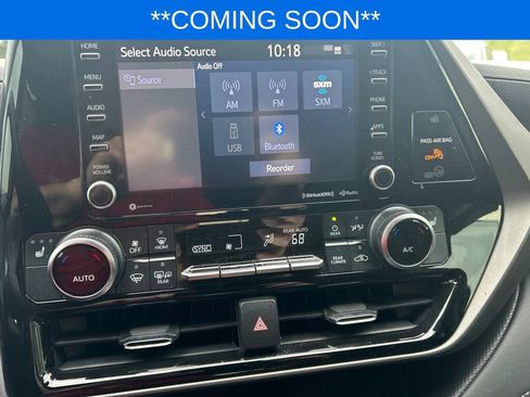 Used 2022 Toyota Highlander XLE AWD/4WD image 13