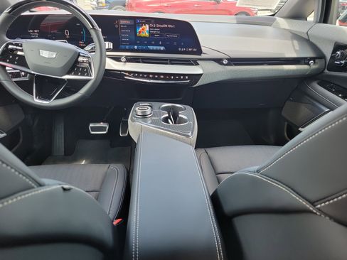 Certified 2025 Cadillac Optiq Sport 2 AWD/4WD image 14
