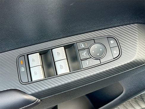 New 2026 Mitsubishi Outlander SE image 18