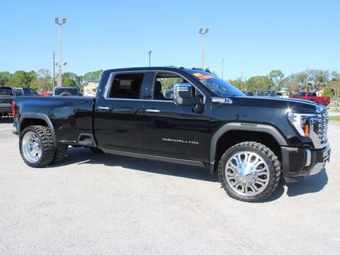 Used 2024 GMC Sierra 3500 Denali w/ Denali Reserve Package image 15