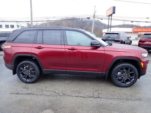 New 2025 Jeep Grand Cherokee Limited w/ MOPAR Finishing Package image 8