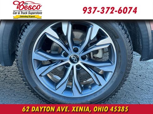 Used 2018 INFINITI QX30 Premium image 7
