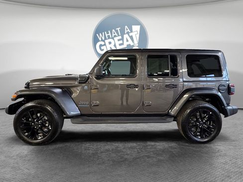 Used 2025 Jeep Wrangler Unlimited Sahara image 7