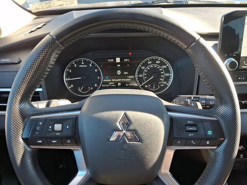 Used 2022 Mitsubishi Outlander SE image 20