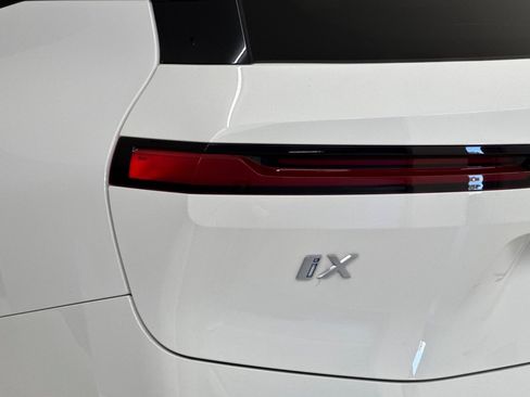 Used 2024 BMW iX xDrive50 w/ Premium Package AWD/4WD image 29
