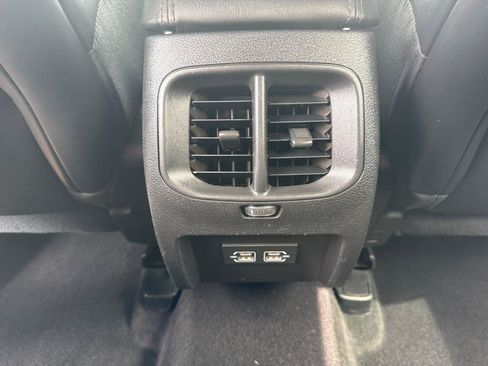 Used 2021 Jeep Cherokee Latitude Plus AWD/4WD image 26