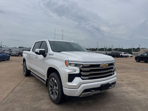 Used 2023 Chevrolet Silverado 1500 High Country w/ Technology Package AWD/4WD image 1