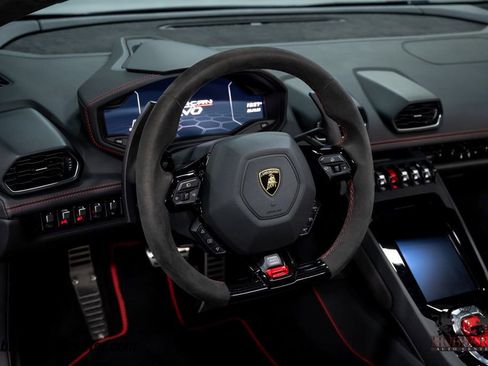 Used 2021 Lamborghini Huracan EVO image 20