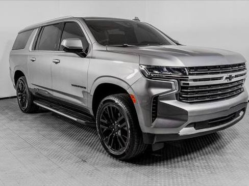 Used 2021 Chevrolet Suburban LT w/ Rear Media and Nav Package RWD image 11