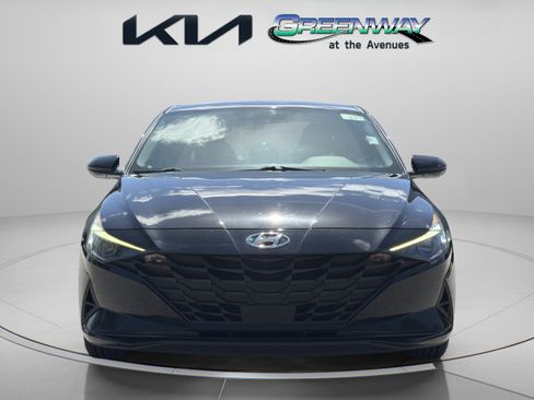 Used 2021 Hyundai Elantra SEL w/ Convenience Package FWD image 2