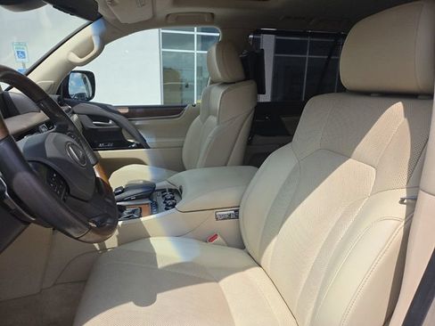 Used 2017 Lexus LX 570 4WD w/ Luxury Package image 12
