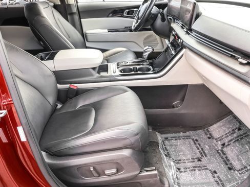 Used 2023 Kia Carnival SX image 40