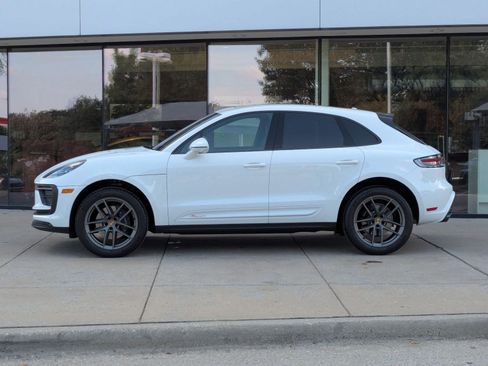 Used 2025 Porsche Macan image 2