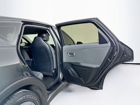 Used 2025 Kia K4 LX image 28