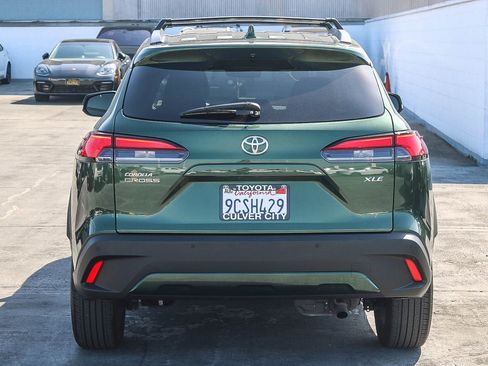 Used 2022 Toyota Corolla Cross XLE w/ Convenience Package FWD image 8