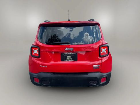 Used 2017 Jeep Renegade Latitude AWD/4WD image 10