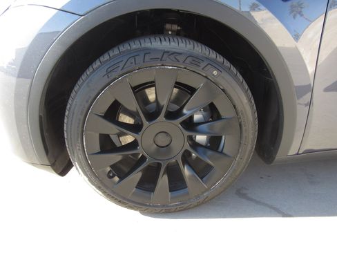 Used 2023 Tesla Model Y Long Range image 4