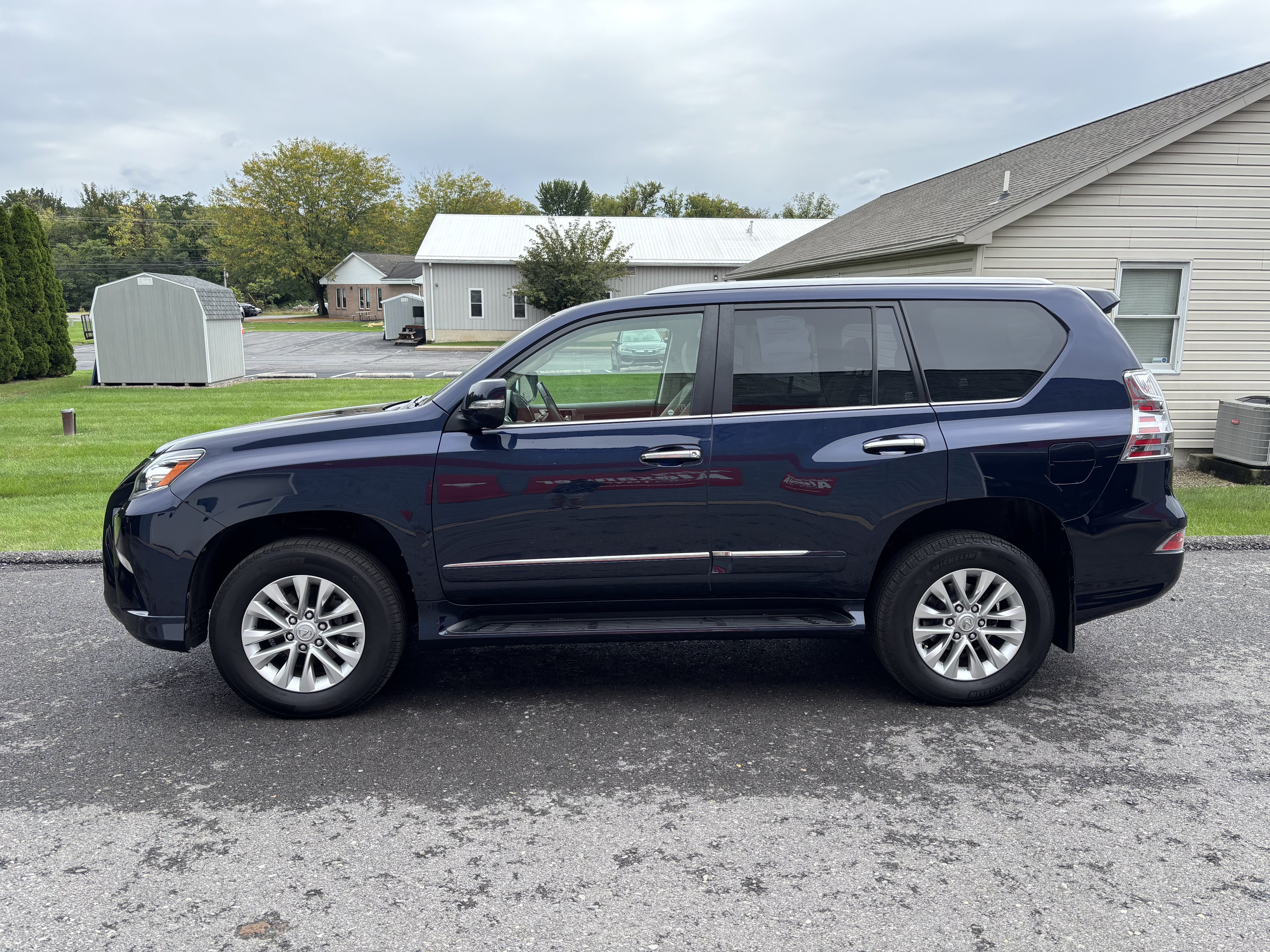 Used 2018 Lexus GX 460 Premium w/ Premium Package AWD/4WD image 7