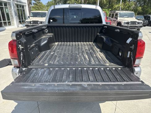 Used 2018 Toyota Tacoma TRD Sport w/ Technology Package image 29