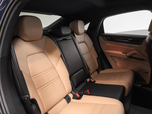 Used 2025 Porsche Cayenne Coupe AWD/4WD image 26