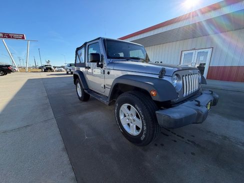 Used 2018 Jeep Wrangler Sport image 2