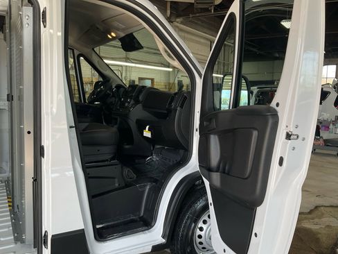 Used 2025 RAM ProMaster 2500 w/ Convenience Group FWD image 18