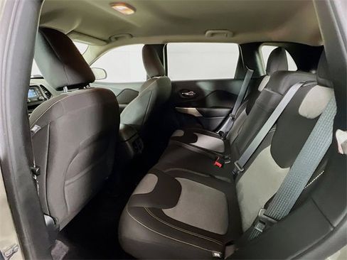 Used 2018 Jeep Cherokee Latitude image 19