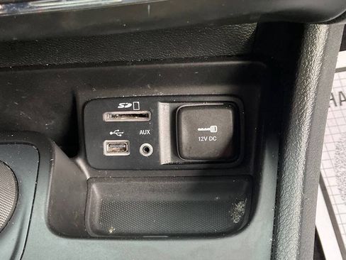 Used 2018 Jeep Cherokee Limited AWD/4WD image 15
