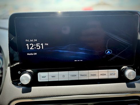 Used 2022 Hyundai Kona Limited FWD image 52